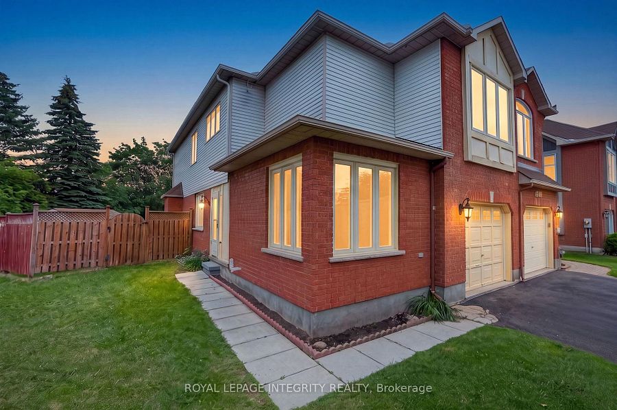 137 Hunterswood Crescent, front exterior